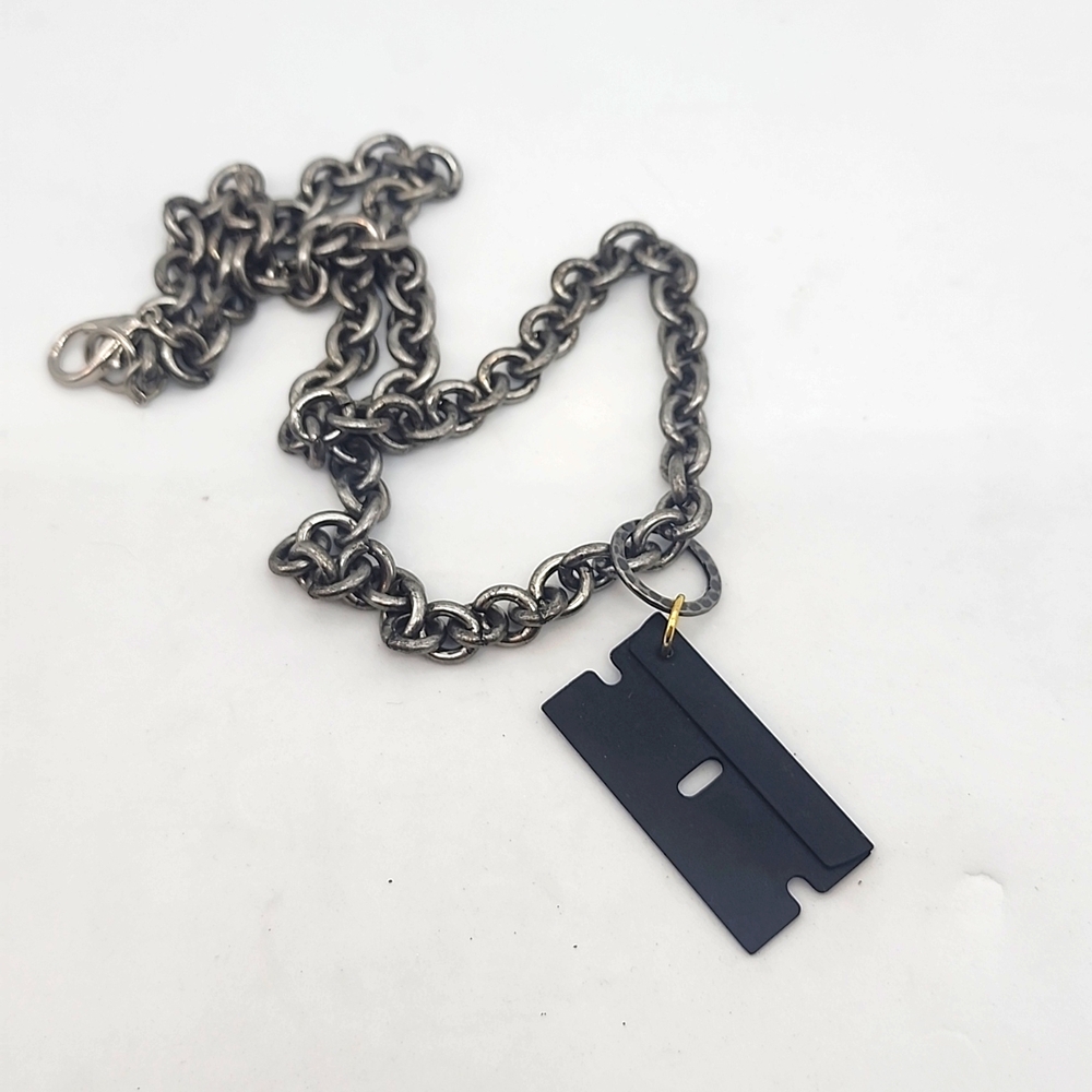 Black razor Necklace